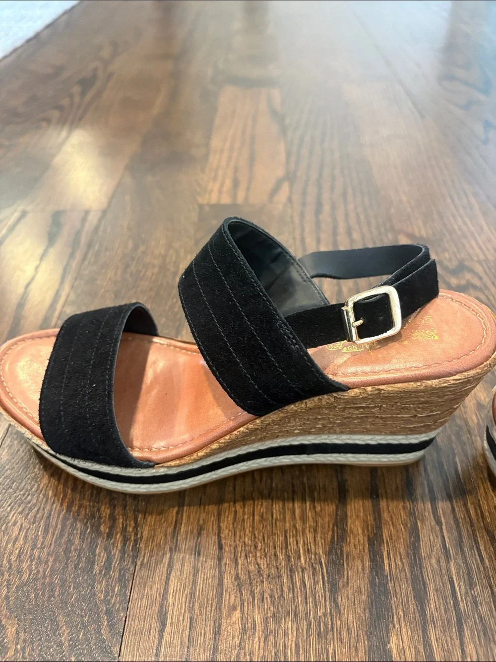 Coach and Four Woman’s Black Suede Platform Sandals - Size 6.5